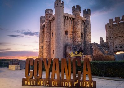 Conjunto escultórico letras «Coyança» para entorno del Castillo